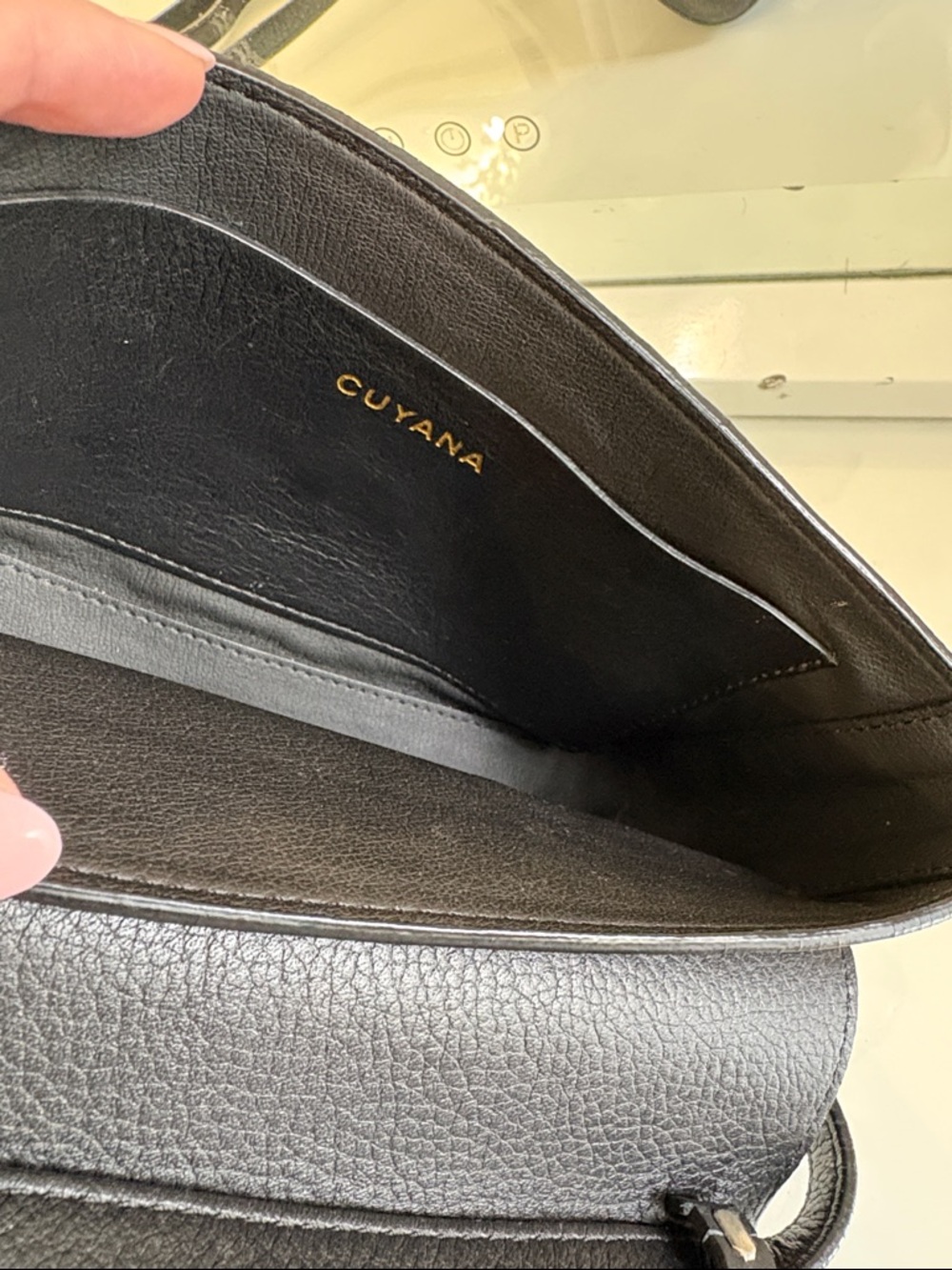 Cuyana Classic Black Italian Leather 3-in-1 Bag - Timeless Everyday Style - Picture 4 of 16